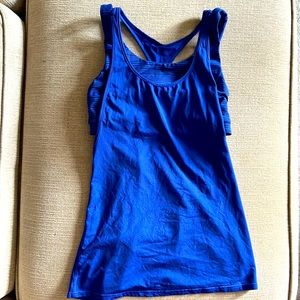 Lululemon 2-in-1 sports bra and tank top, size 4, like new condition!